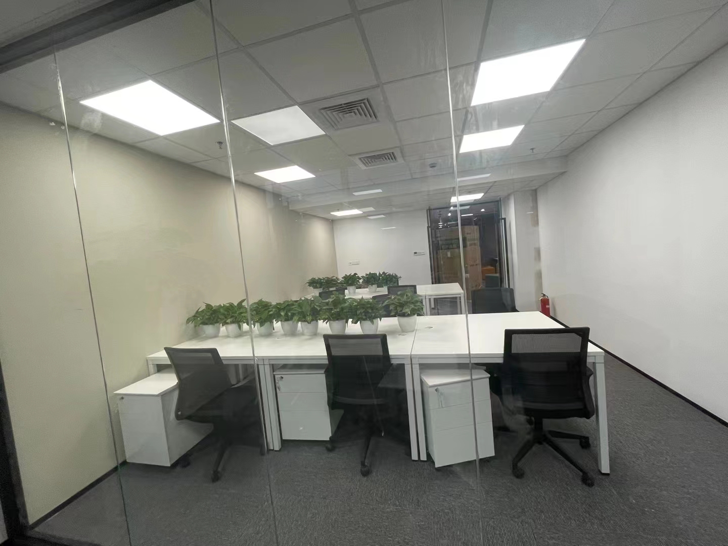 长宁现代广场210平精装修带家具优质房源出租(图1)