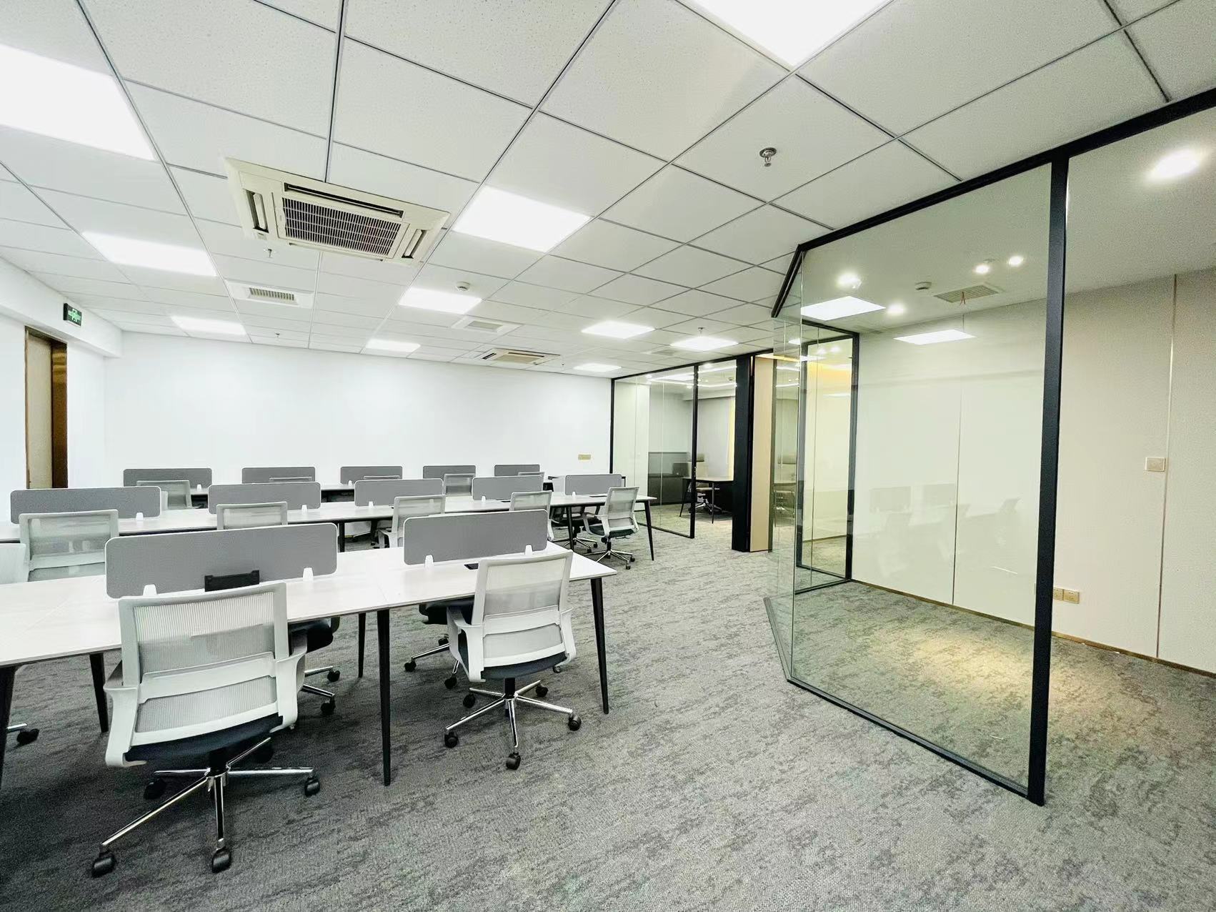 16-22041511363K11.jpg 长宁现代广场356平精装修带家具优质房源出租(图2)