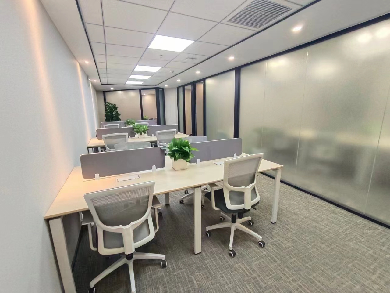 16-220415114013236.jpg 长宁现代广场298平精装修带家具优质房源出租(图3)