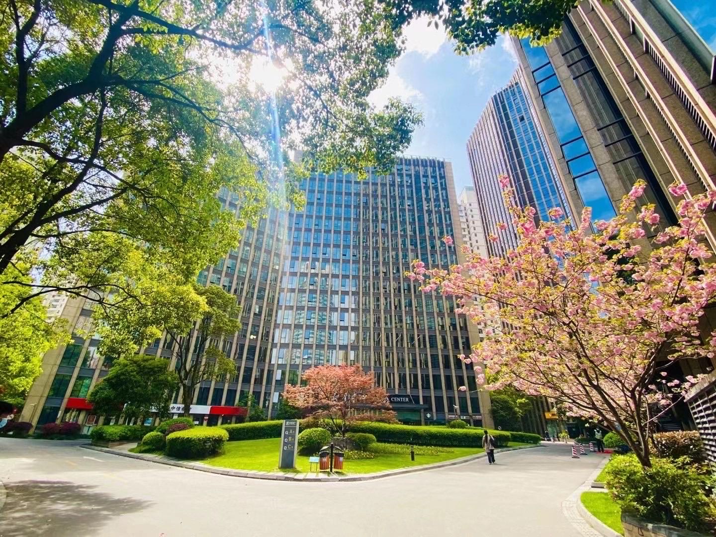 徐家汇中金国际广场多面积可选精装修带家具拎包现房(图1)