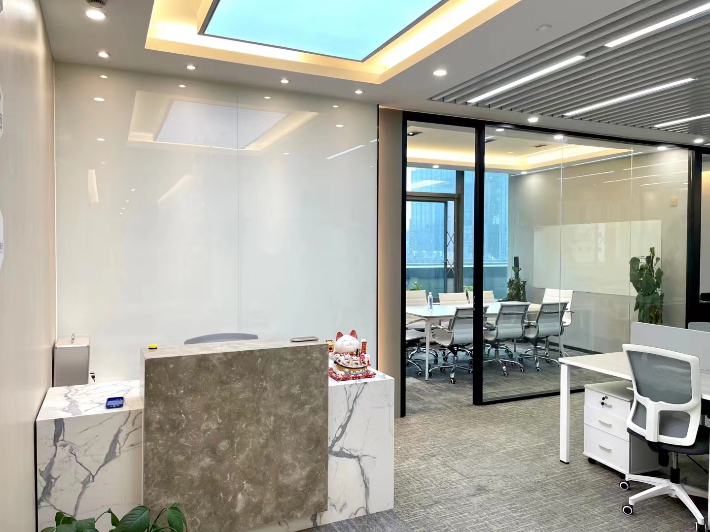 16-220419114543314.jpg 静安1788国际中心261平精装修带家具优质房源出租(图2)