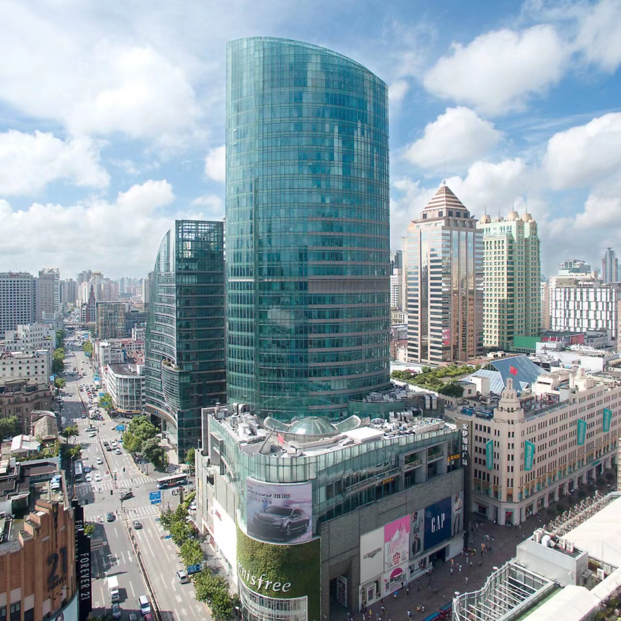 南京东路宏伊国际大厦精装修带家具现房出租(图1)