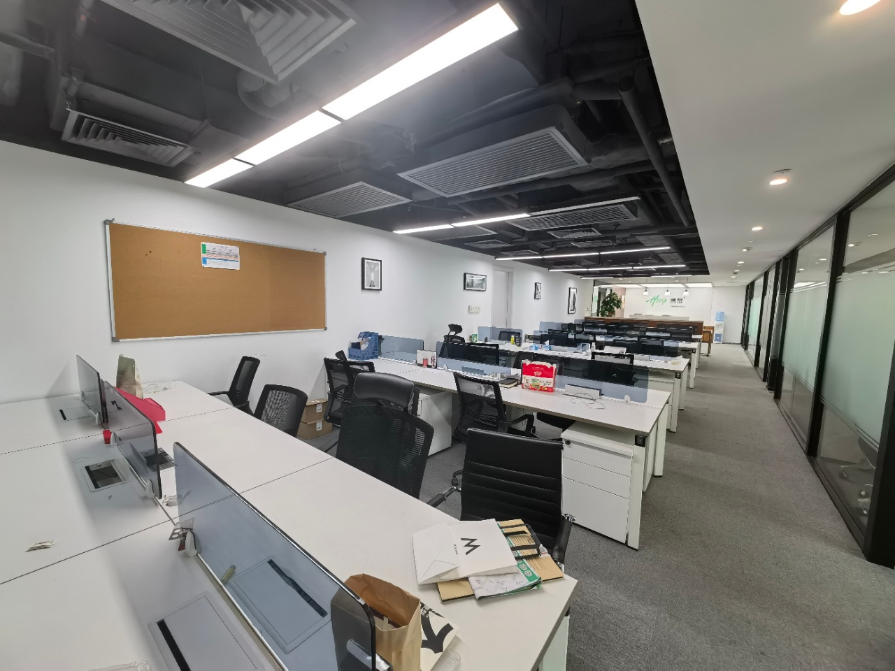 南京西路梅龙镇广场精装修带家具现房出租三轨交汇(图2)