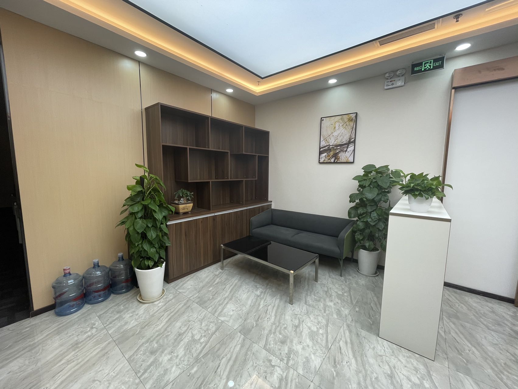 浦东中融恒瑞国际大厦280平精装修带家具四轨交汇交通方便(图2)