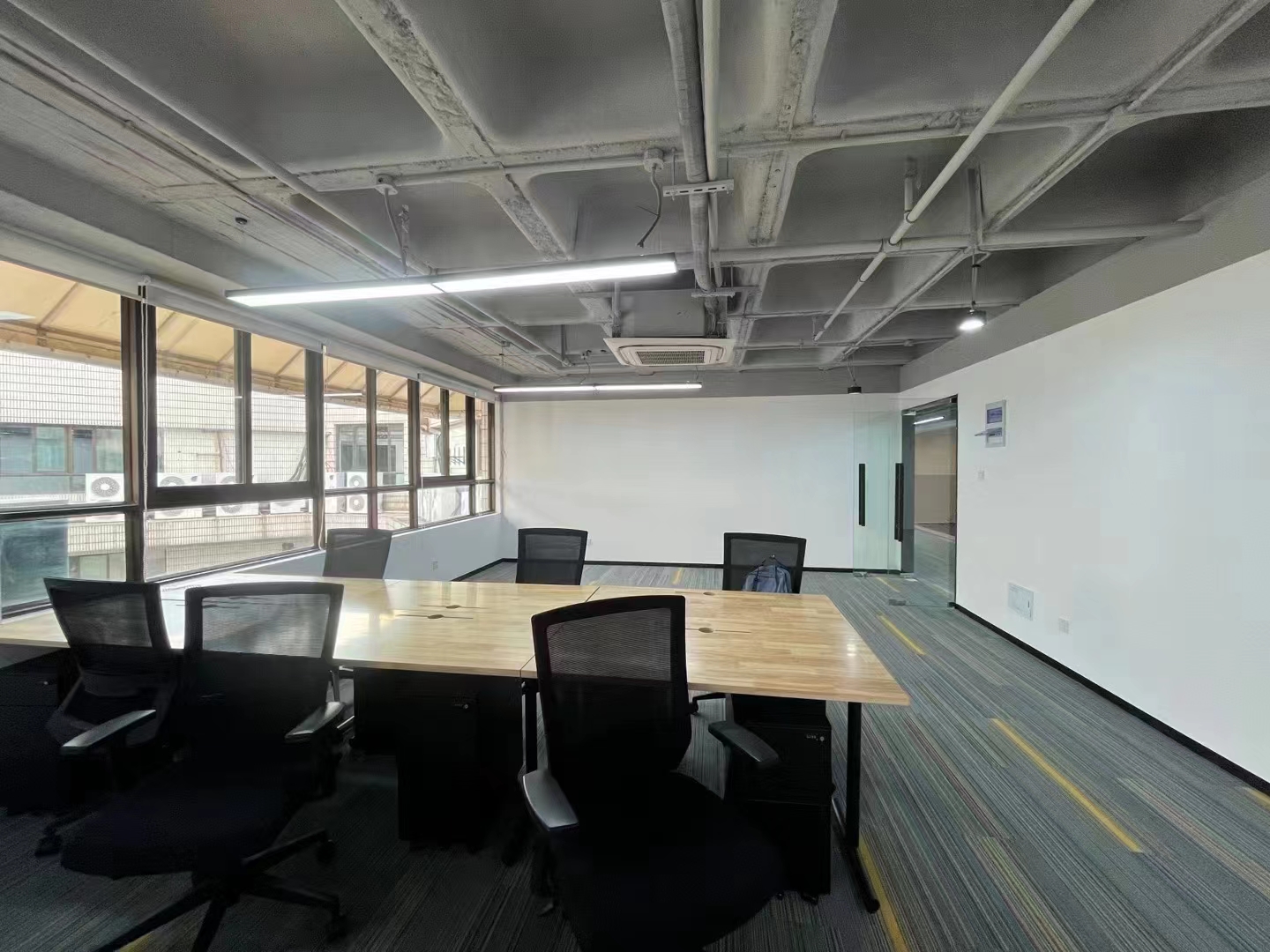 16-220421143S0335.jpg 静安国立大厦470平精装修带家具优质房源出租(图1)