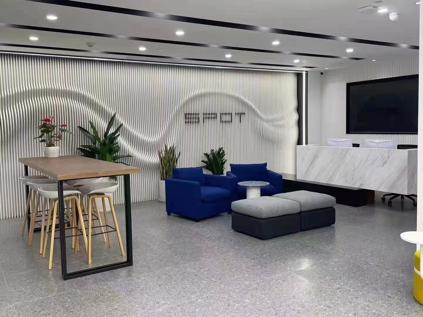 16-220421143S0I4.jpg 静安国立大厦470平精装修带家具优质房源出租(图3)