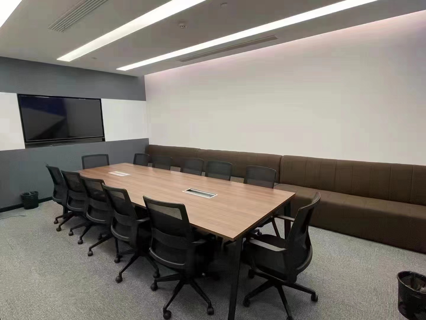 16-220421143S1210.jpg 静安国立大厦470平精装修带家具优质房源出租(图5)