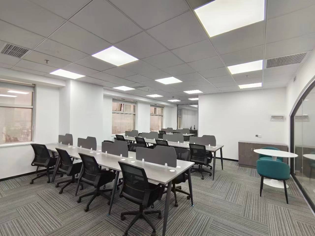 16-220421144303516.jpg 静安国立大厦378平精装修带家具优质房源出租(图5)