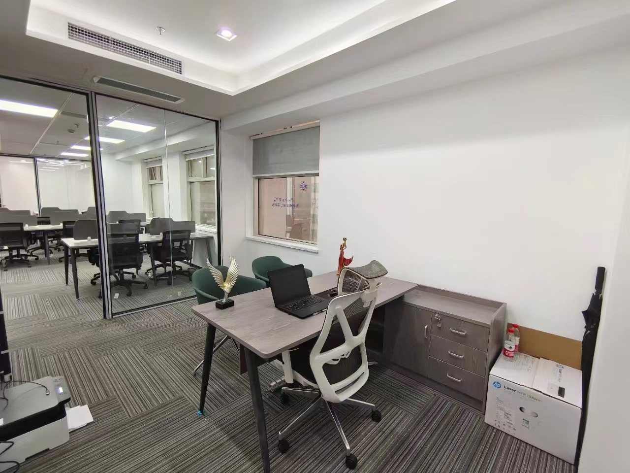 16-220421144303559.jpg 静安国立大厦378平精装修带家具优质房源出租(图3)