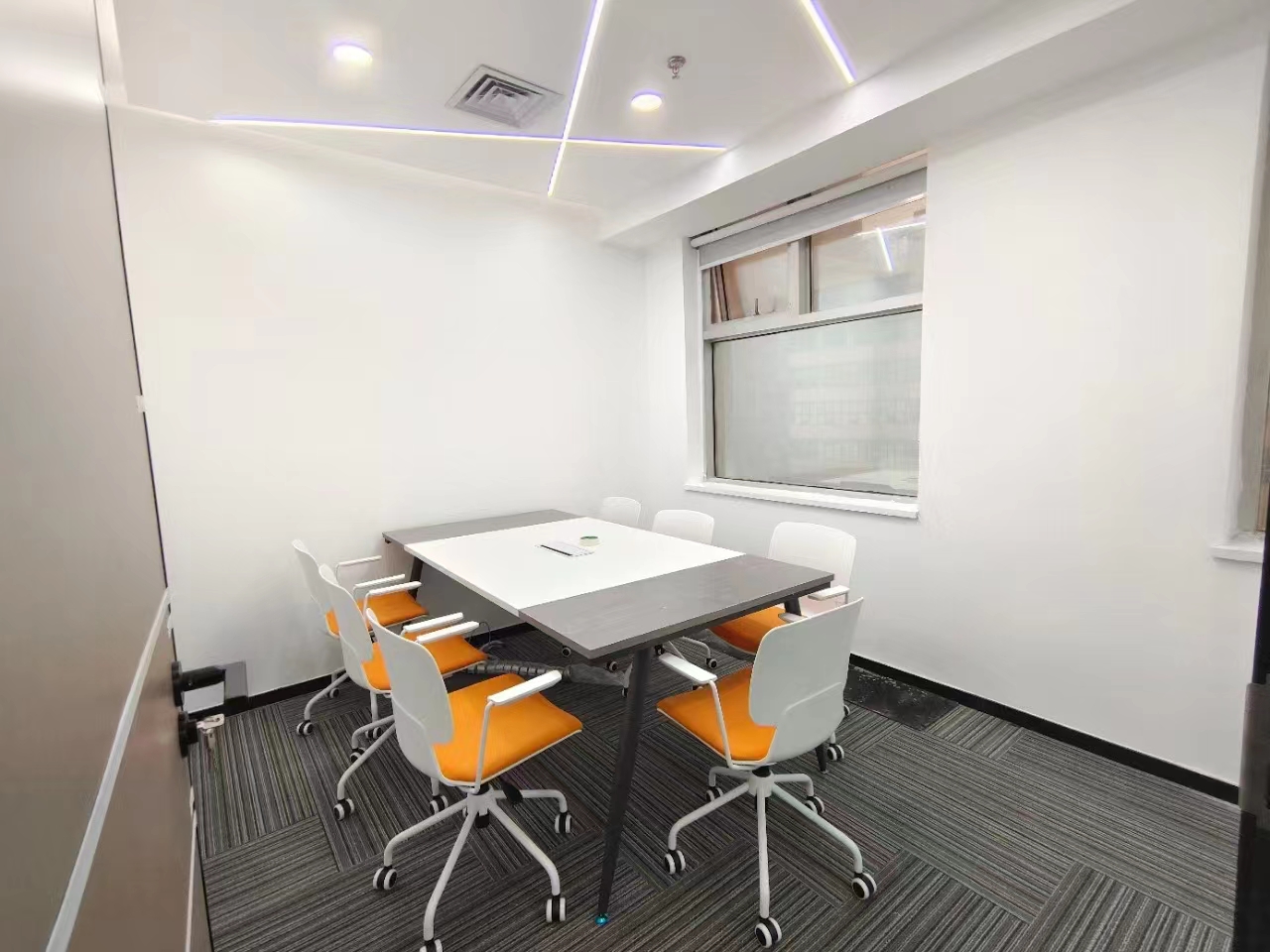 16-220421144304C0.jpg 静安国立大厦378平精装修带家具优质房源出租(图8)