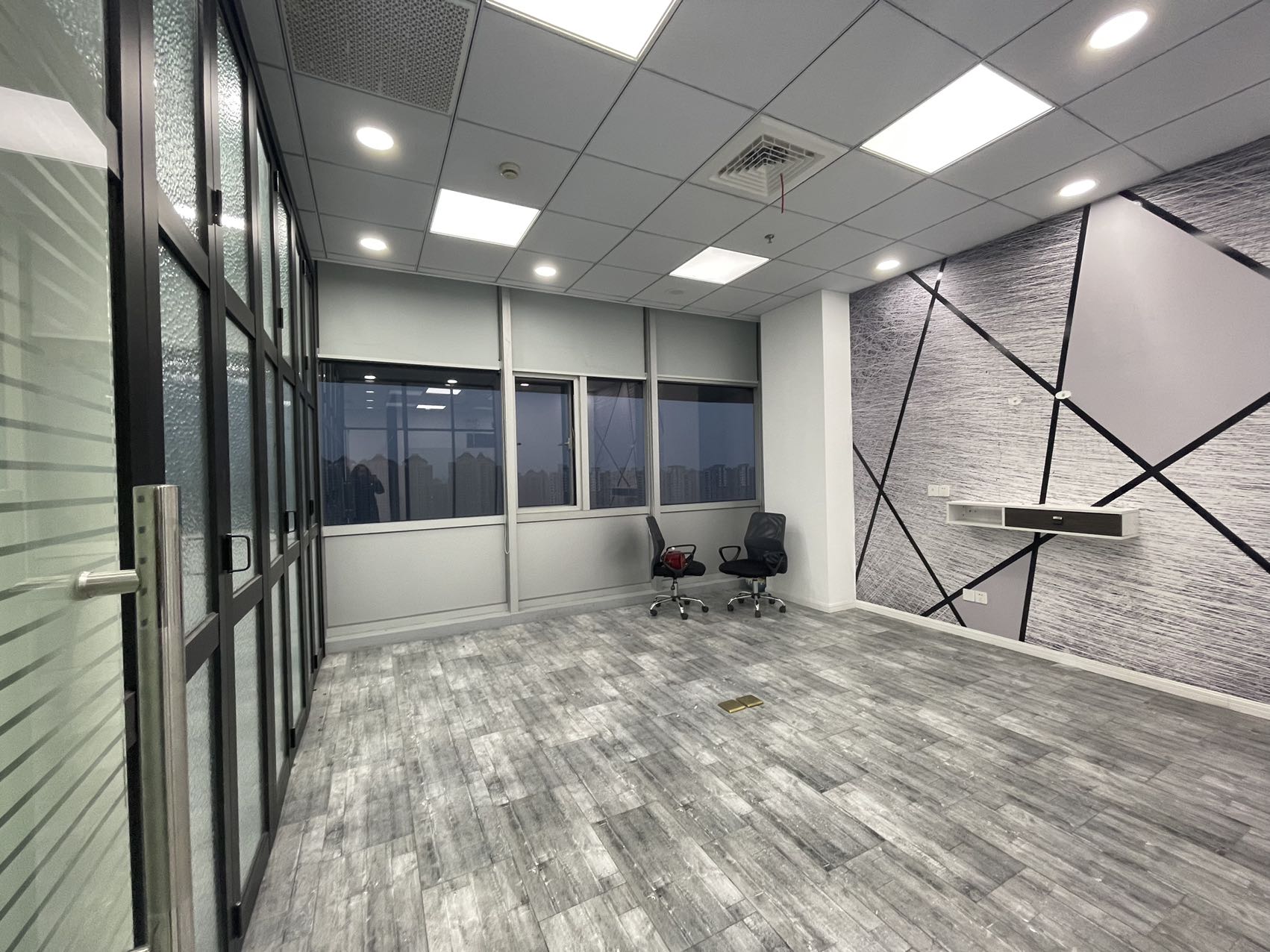 徐汇华鑫天地12号线虹漕路地铁站 写字楼出租 高品质 精装修带家具 科技互联网 200平300平小面积拎包入住 (图2)