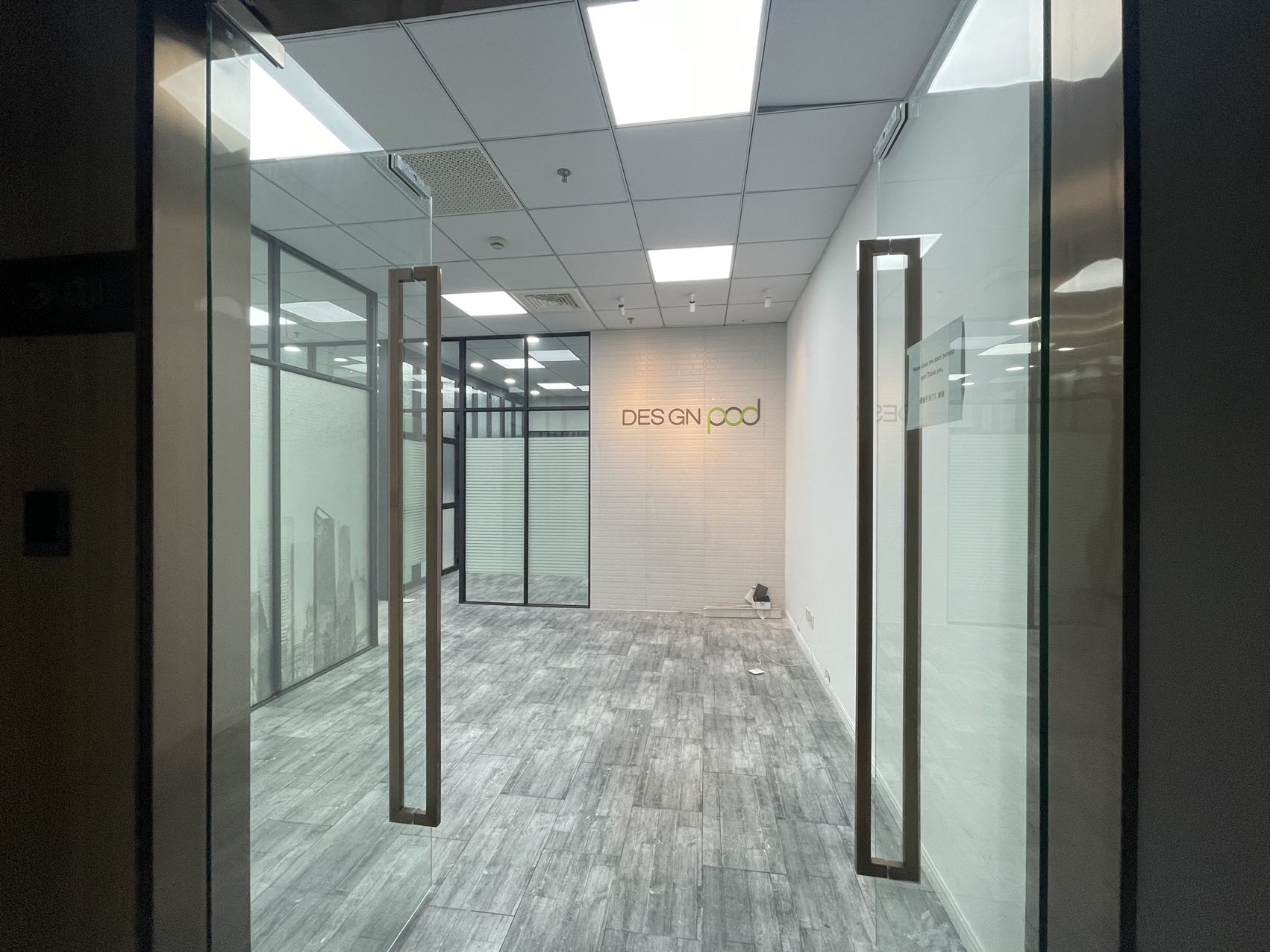 徐汇华鑫天地12号线虹漕路地铁站 写字楼出租 高品质 精装修带家具 科技互联网 200平300平小面积拎包入住 (图1)