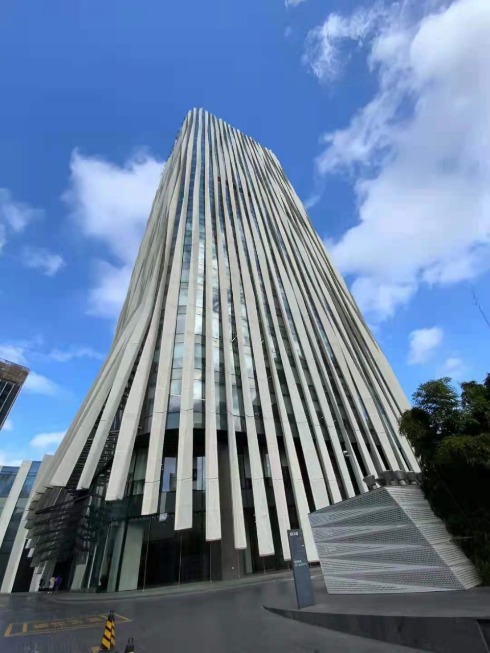 9-2204211I529B2.jpg 四川北路商圈吉汇大厦精装修带家具拎包入住(图8)