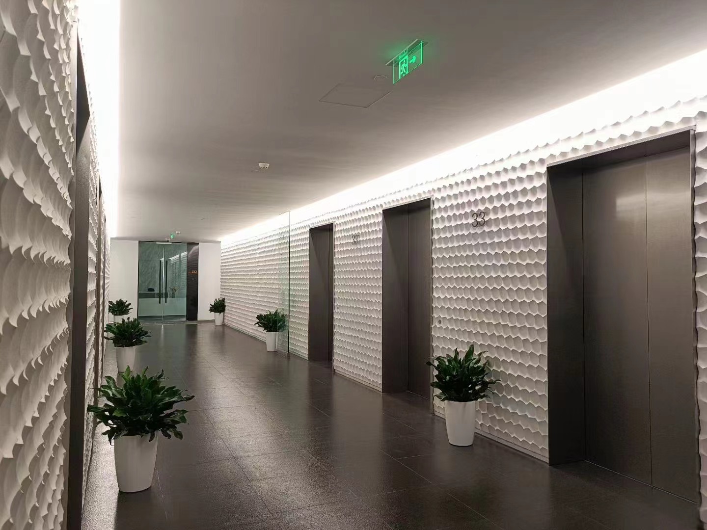 9-2204211I52OO.jpg 四川北路商圈吉汇大厦精装修带家具拎包入住(图5)