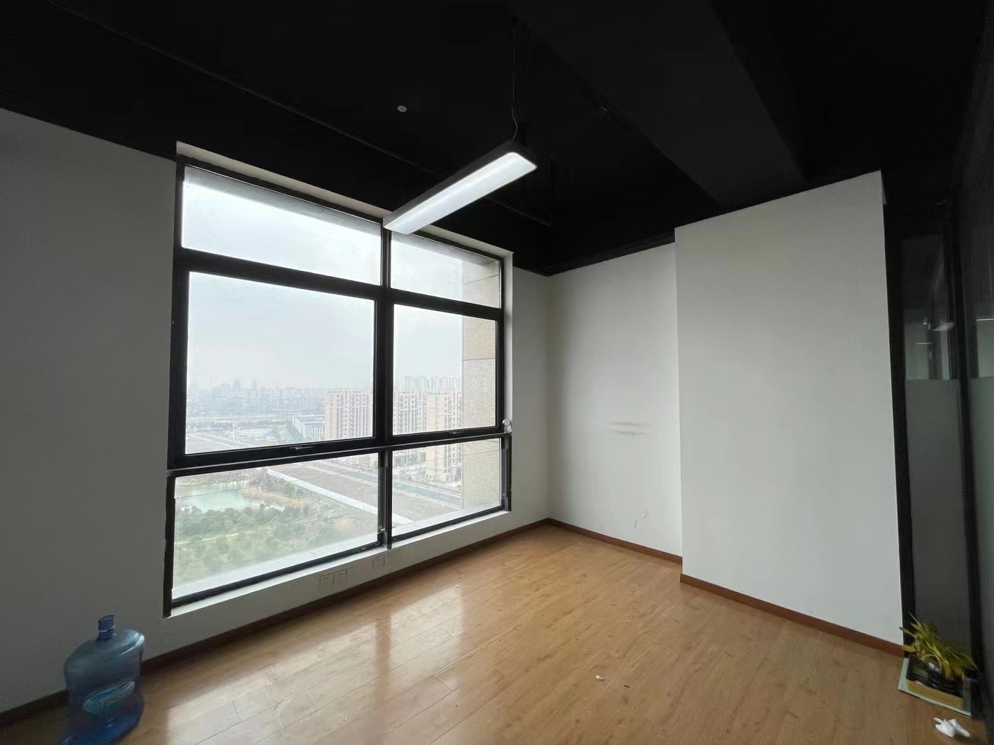 静安上海商城210平精装修带家具优质房源出租(图7)