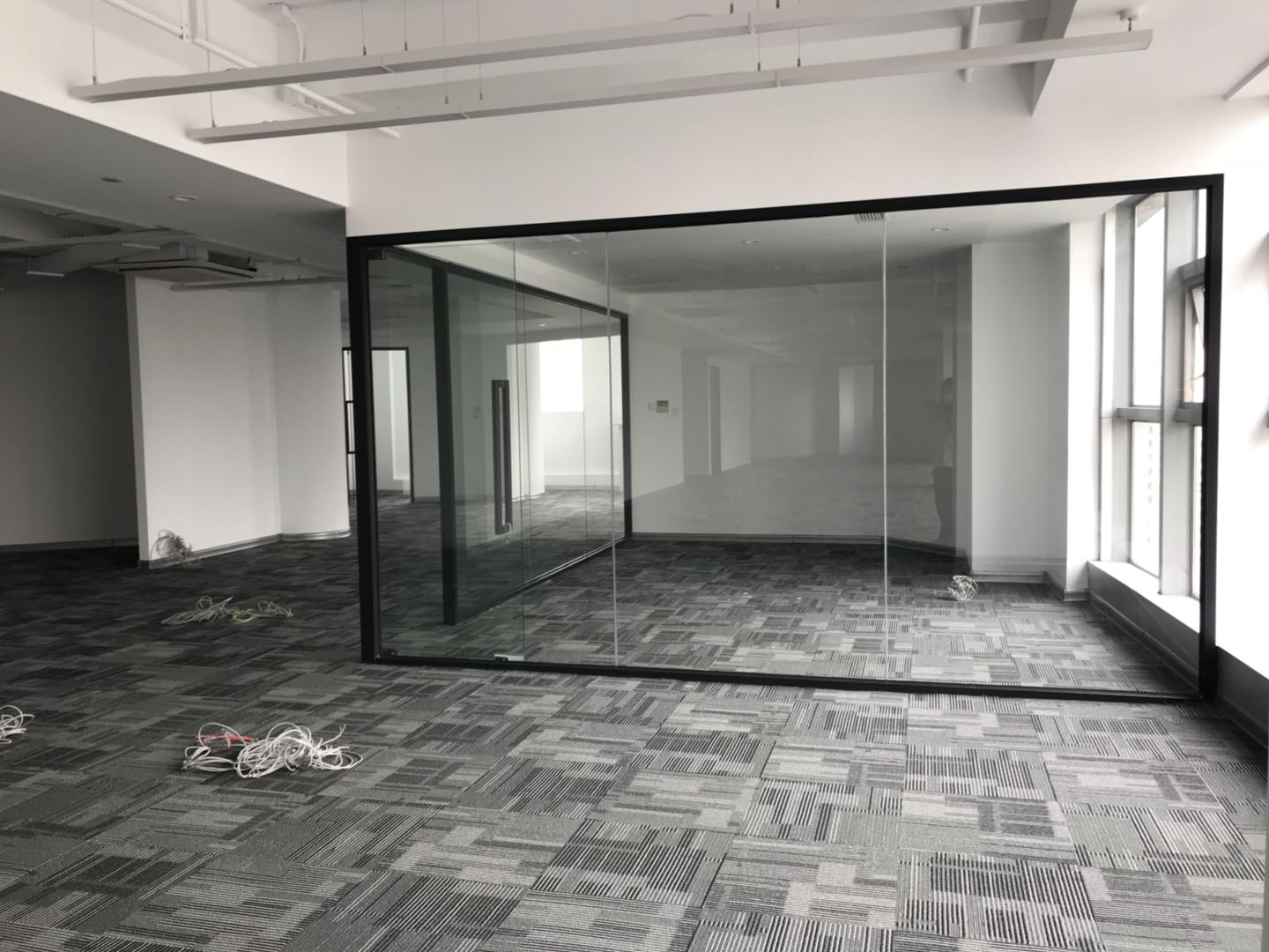徐汇嘉汇国际广场 徐家汇商圈 写字楼出租 精装修带家具 拎包入住 1000平可定制装修(图2)