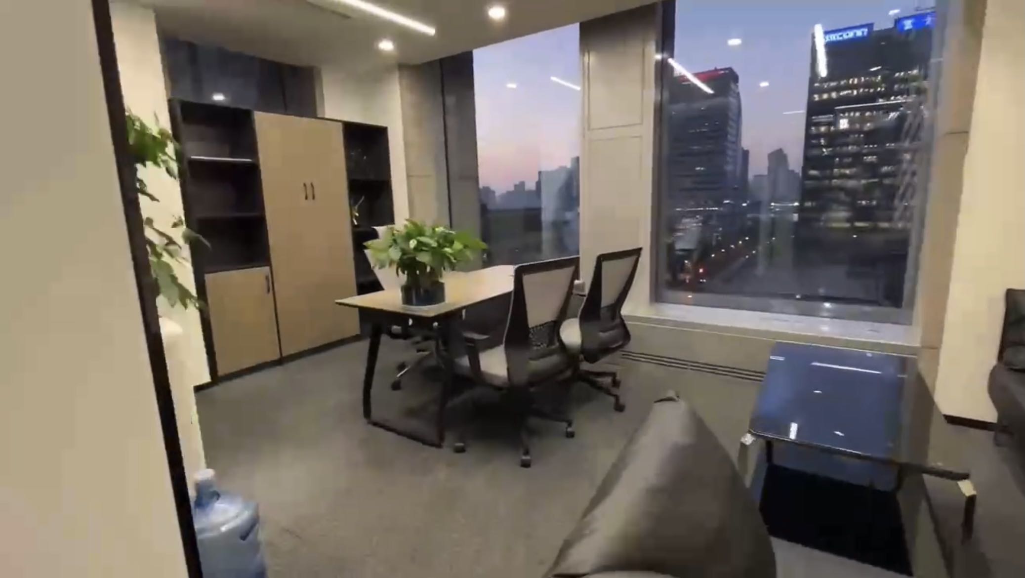 浦东上海银行大厦340平精装修带家具高区落地窗采光极佳(图4)