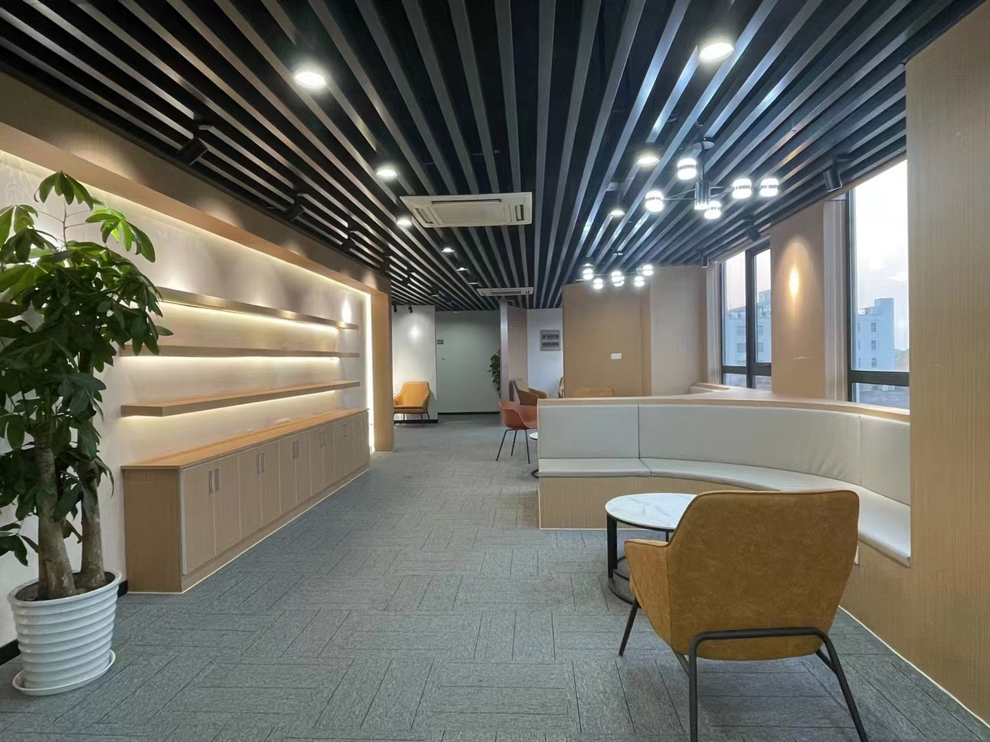 上海静安嘉里中心220平精装修带家具优质房源出租(图2)