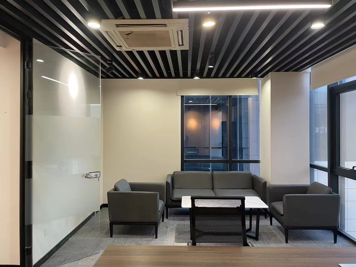 上海静安嘉里中心220平精装修带家具优质房源出租(图4)