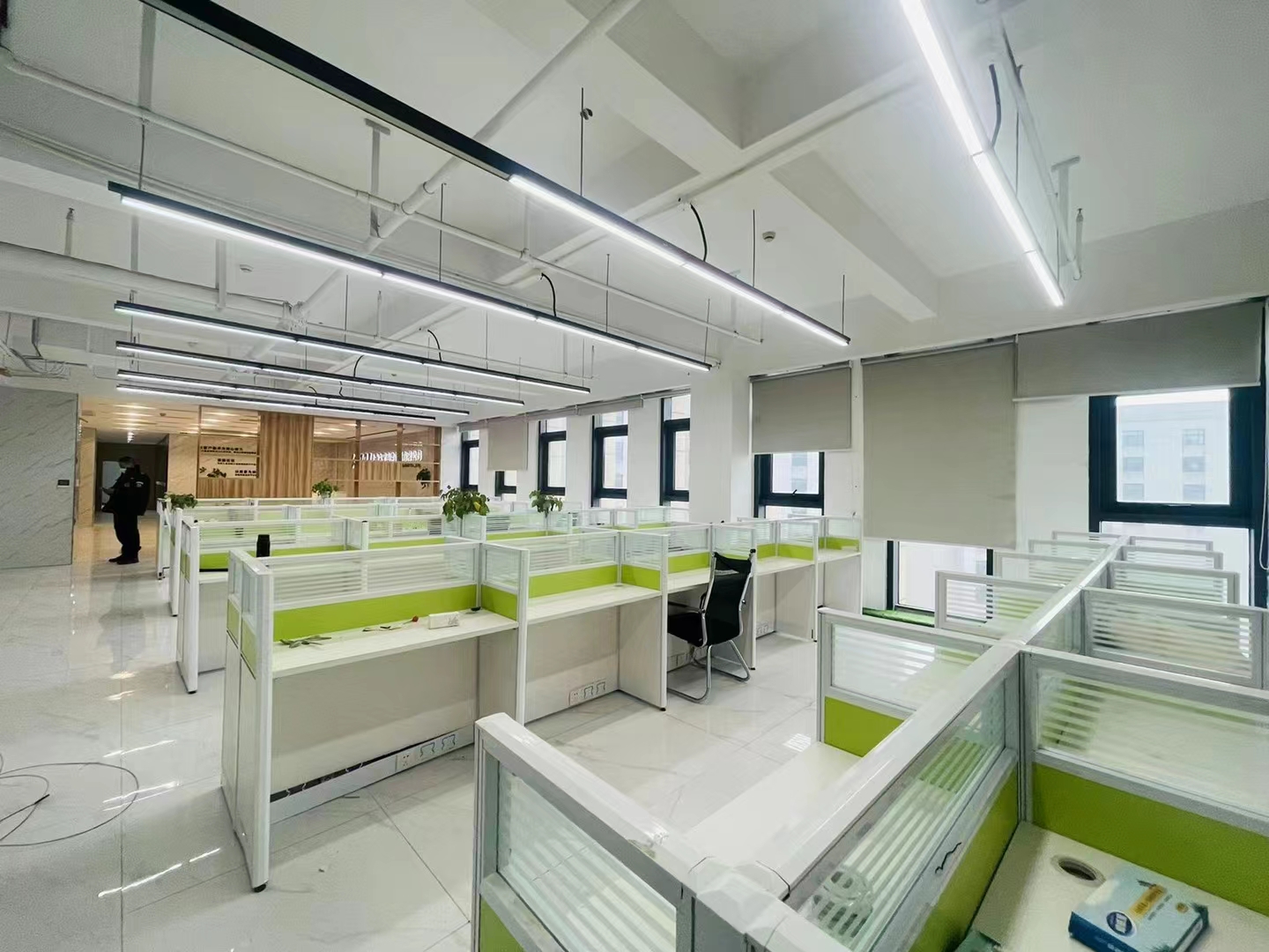 16-220424135Q41Z.jpg 上海静安嘉里中心219平精装修带家具优质房源出租(图1)