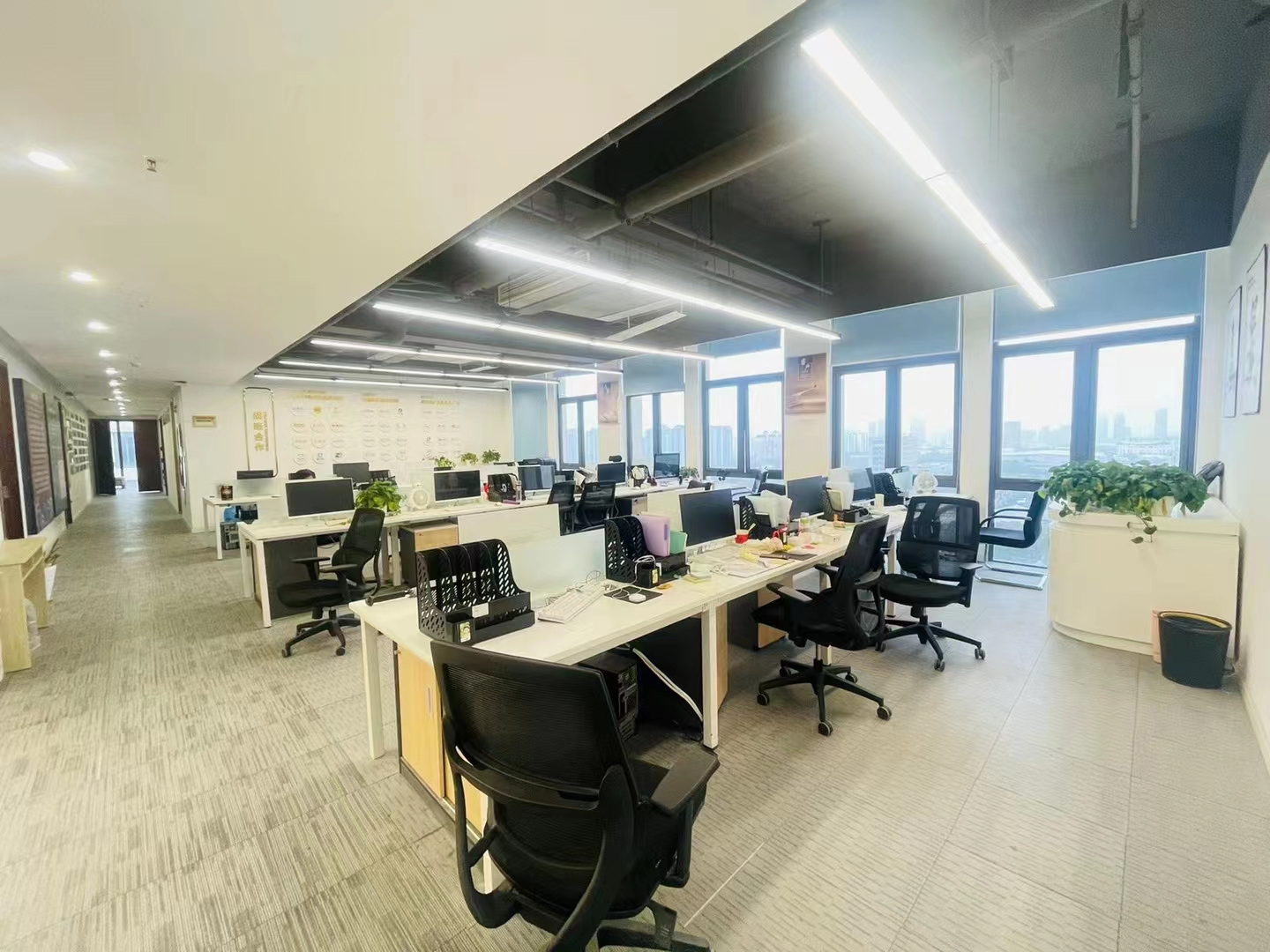 16-220424135Q4B4.jpg 上海静安嘉里中心219平精装修带家具优质房源出租(图3)