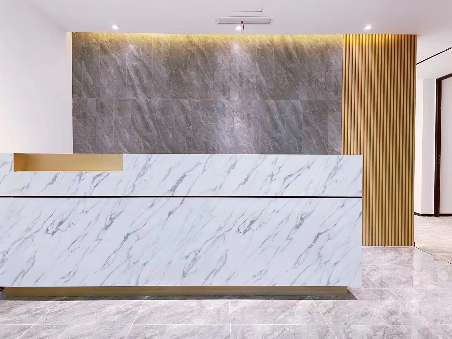 9-22042GJ43BG.jpg 火车站联通国际大厦200平精装修带家具看苏州河(图1)