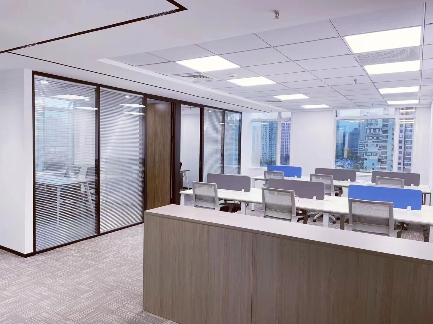 9-22042GJ43EB.jpg 火车站联通国际大厦200平精装修带家具看苏州河(图2)