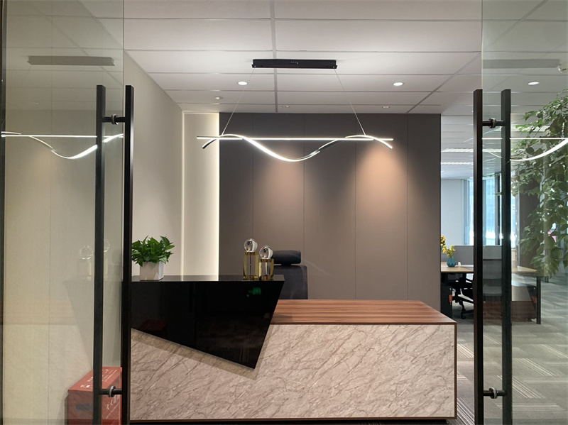 12-22042Q11941E3.jpg 源深金融大厦10到200平方,精装修写字楼,拎包入住(图1)