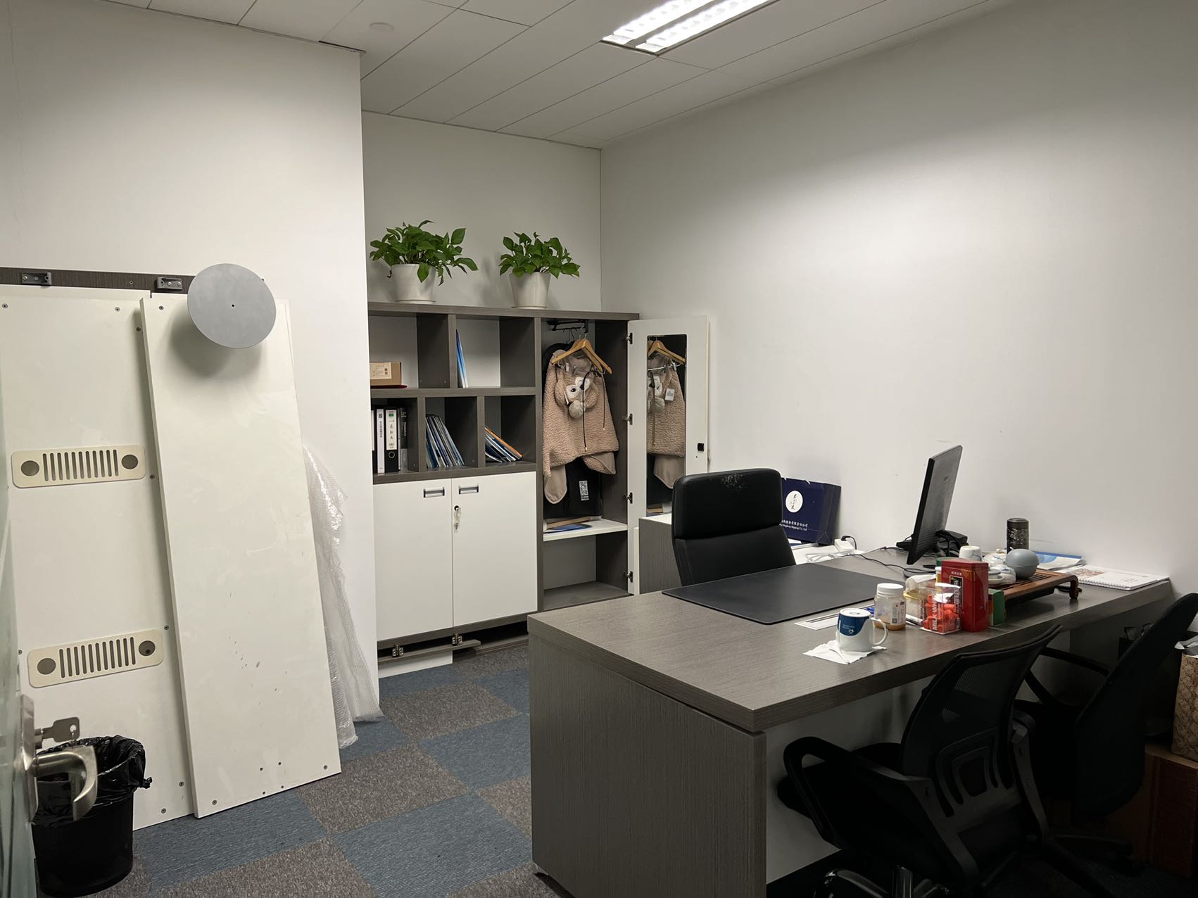 徐汇新意城文创中心 写字楼靠近漕河泾开发区地铁站 24小时空调 精装修带家具 200平出租 加班(图3)