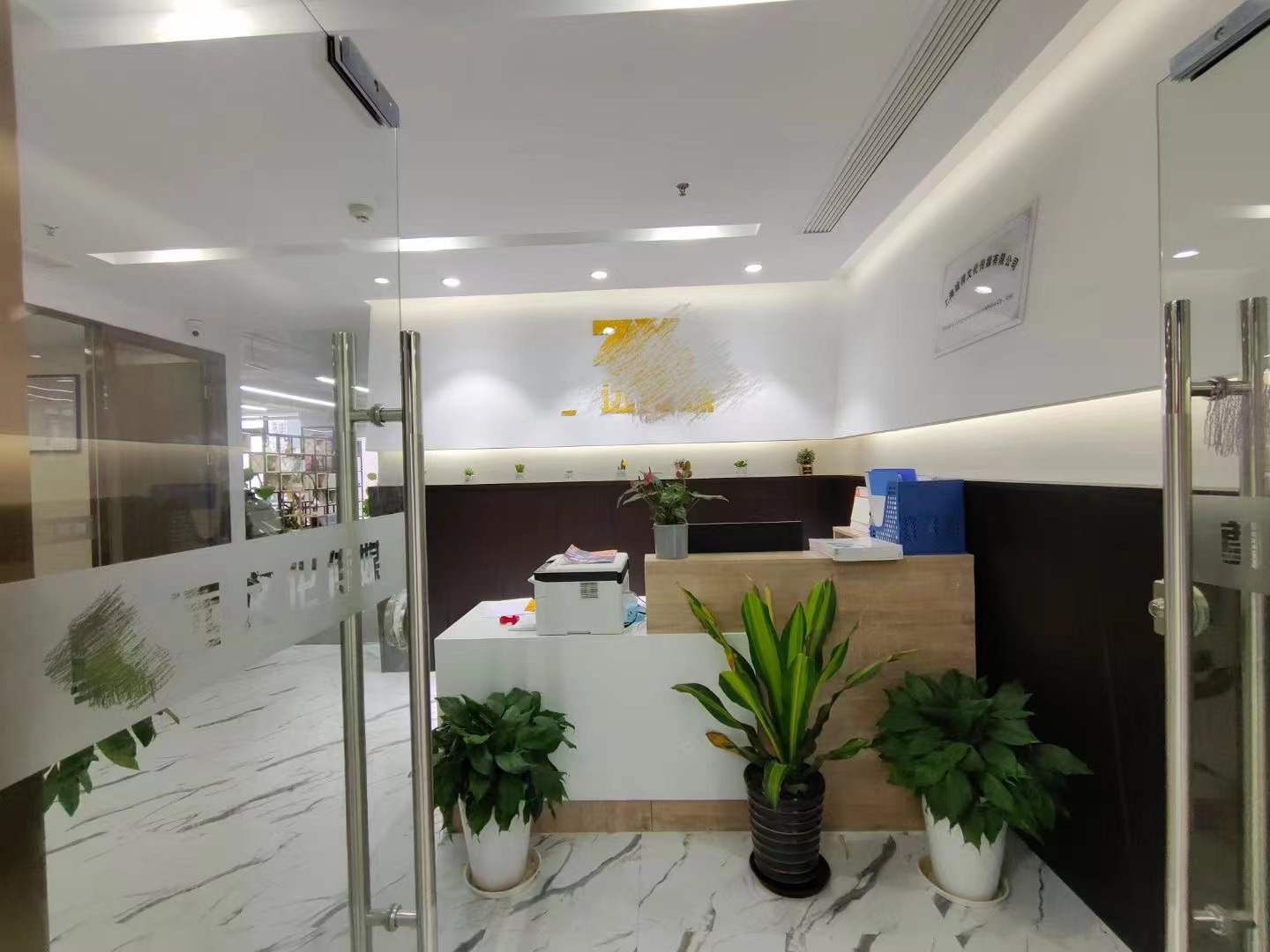 9-220505215013196.jpg 静安城市新汇200平精装修带家具拎包入住正对电梯厅(图1)