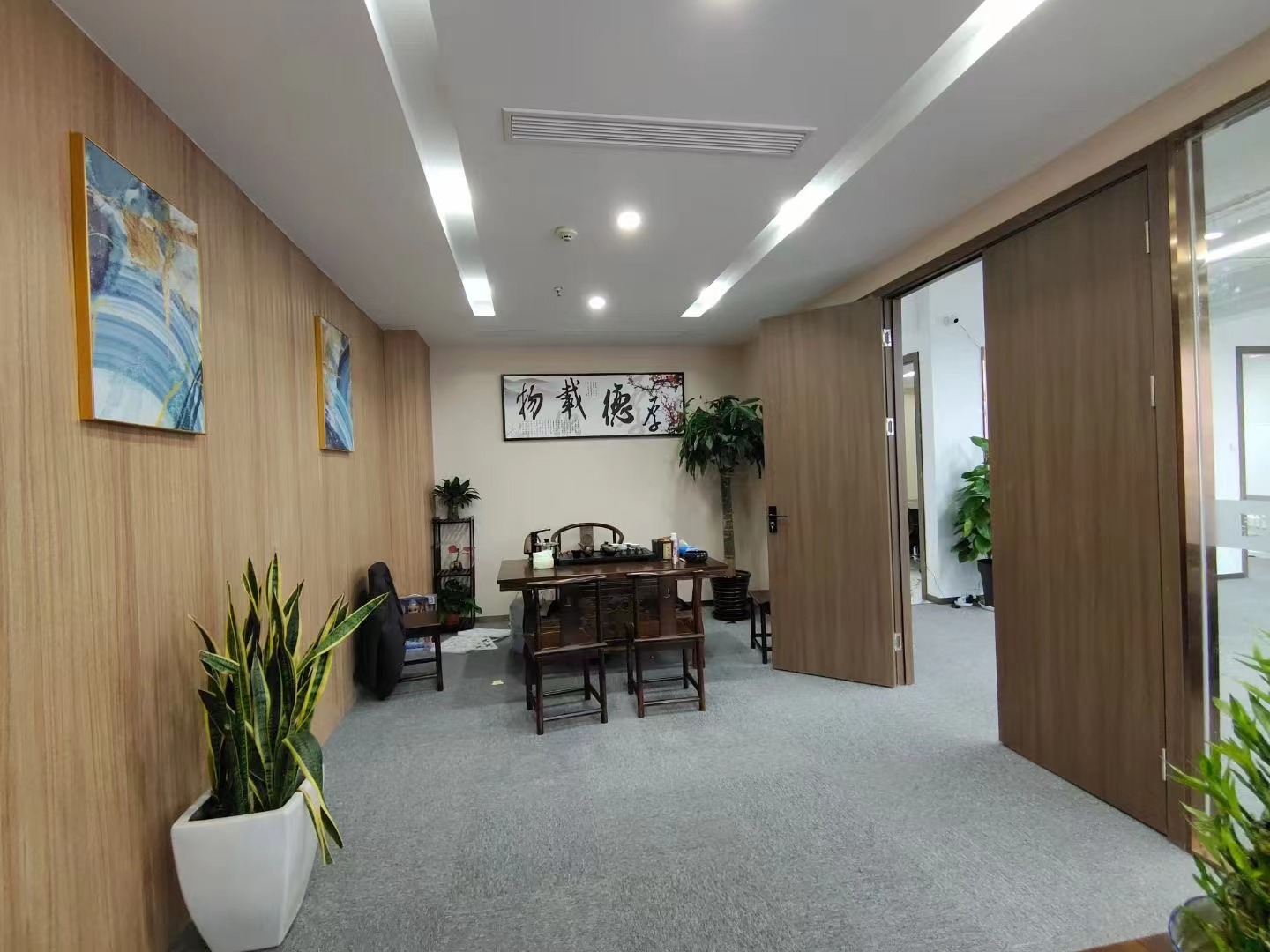 9-220505215014514.jpg 静安城市新汇200平精装修带家具拎包入住正对电梯厅(图6)