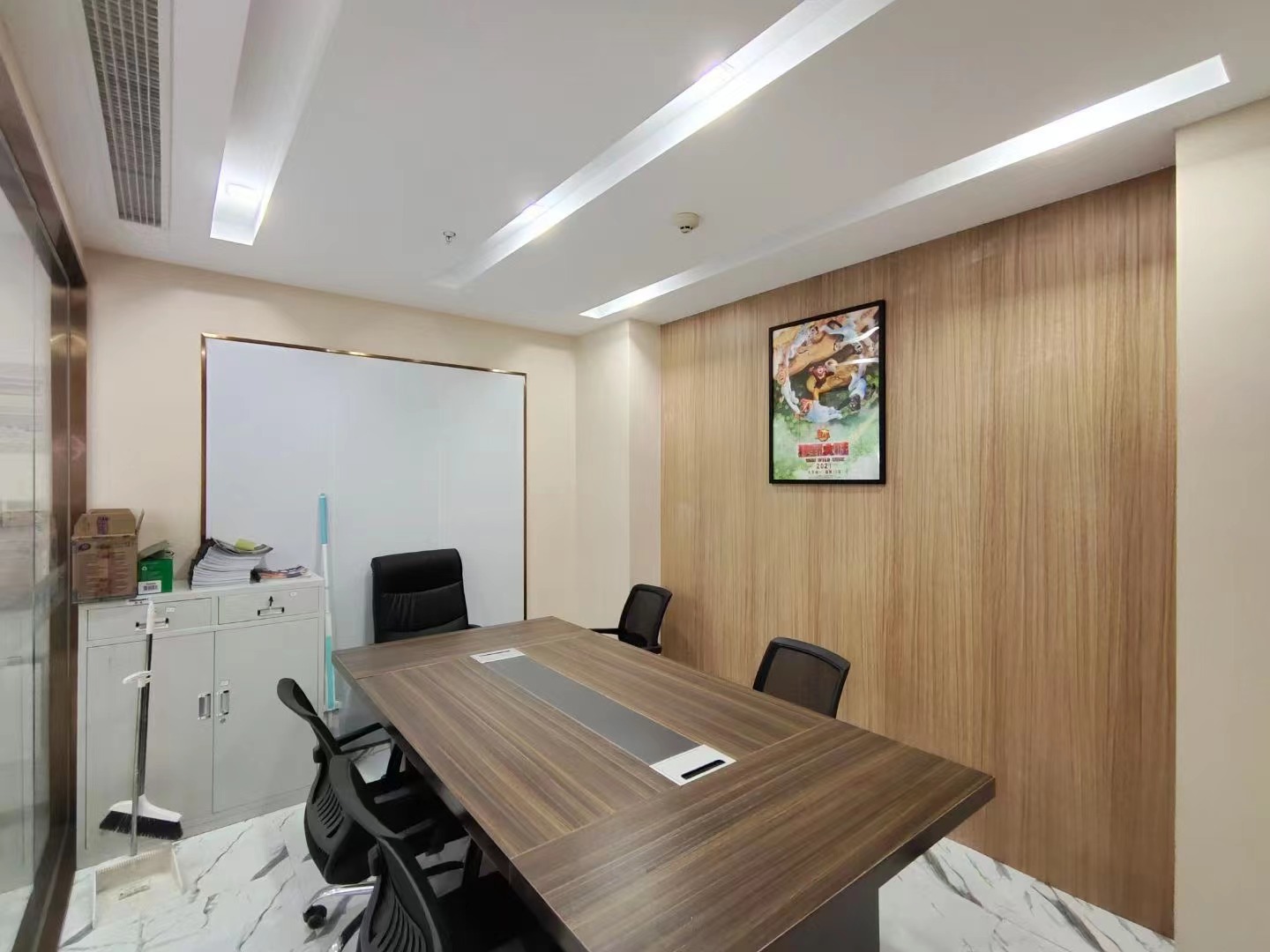 9-220505215014C7.jpg 静安城市新汇200平精装修带家具拎包入住正对电梯厅(图7)