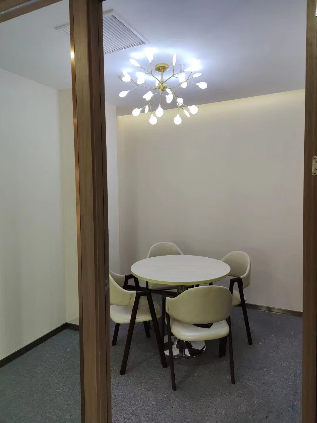 静安城市新汇200平精装修带家具拎包入住(图1)