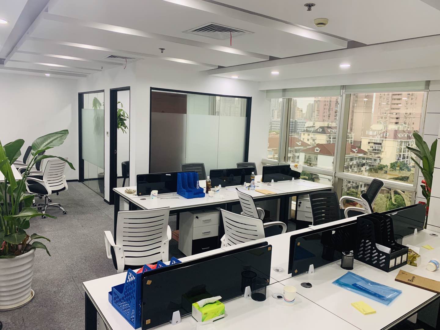 徐汇东航滨江中心徐汇滨江商圈 写字楼出租 龙耀路云锦路地铁站 24小时空调 加班 交通方便 300平定制装修 精装修带家具出租 (图3)