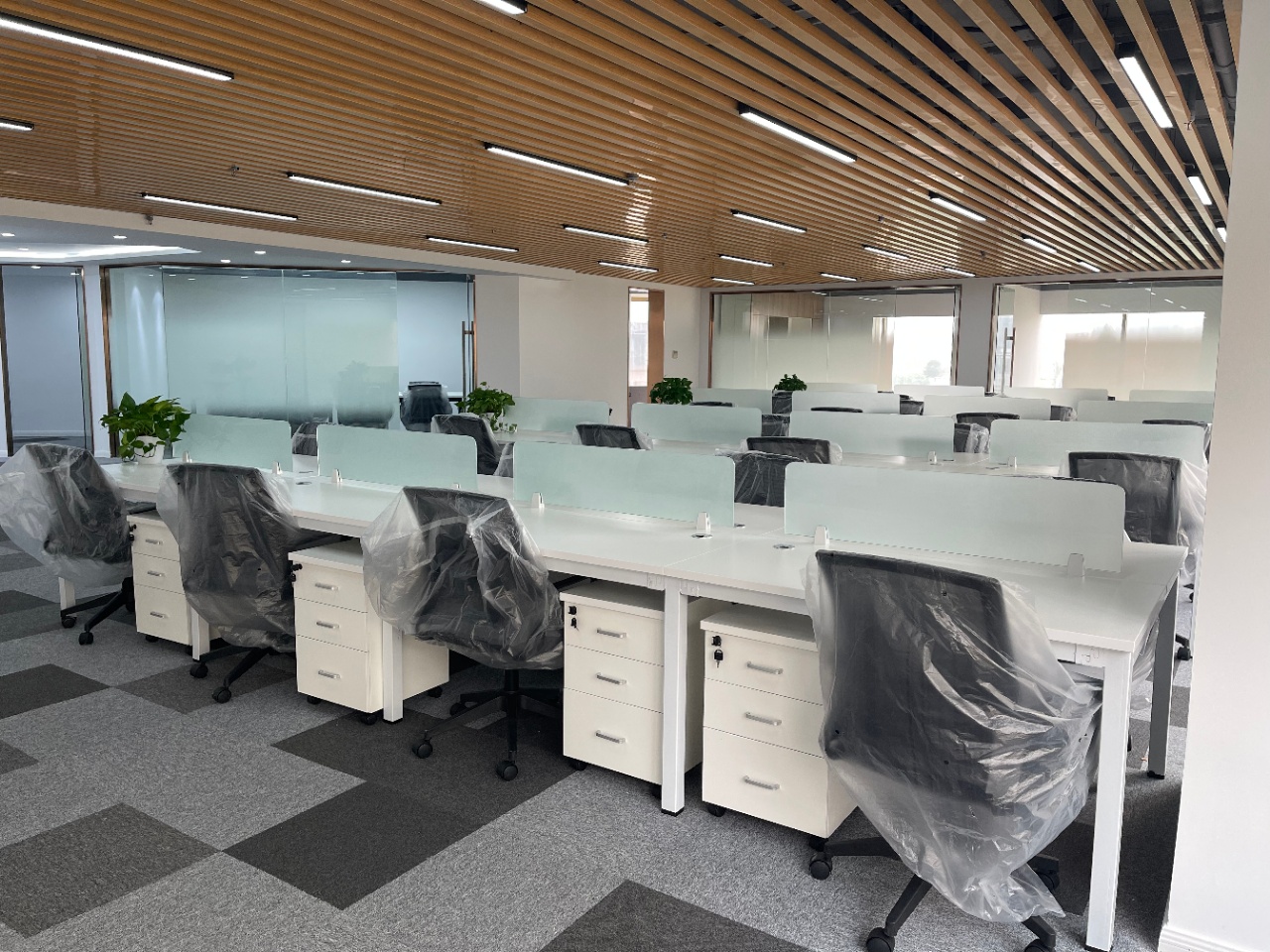 7-220506142241913.jpg 徐汇东航滨江中心徐汇滨江商圈 写字楼出租 龙耀路云锦路地铁站 24小时空调 加班 交通方便 100平150平定制装修 小户型 精装修带家具出租(图3)