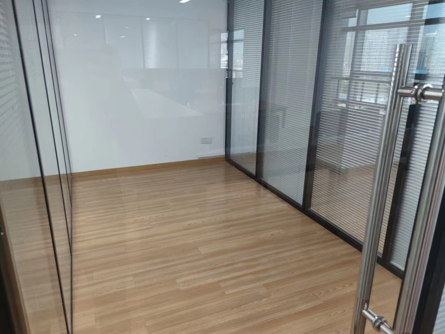 漕河泾上海研祥科技大厦189平精装修带家具优质房源出租(图5)