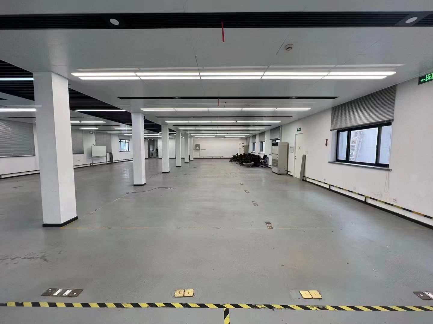 16-22050G62621404.jpg 漕河泾上海研祥科技大厦267平精装修带家具优质房源出租(图3)