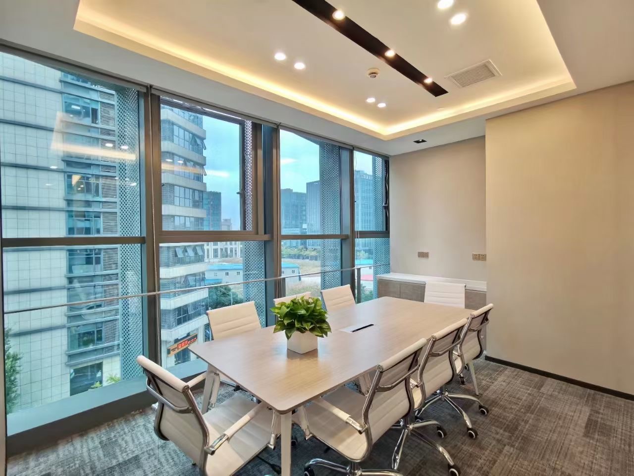 杨浦中航天盛广场 10号线三门路地铁站 高品质楼盘 精装修带家具 拎包入住 适合加班 交通方便 24小时空调 500平1000平半层整层出租(图1)