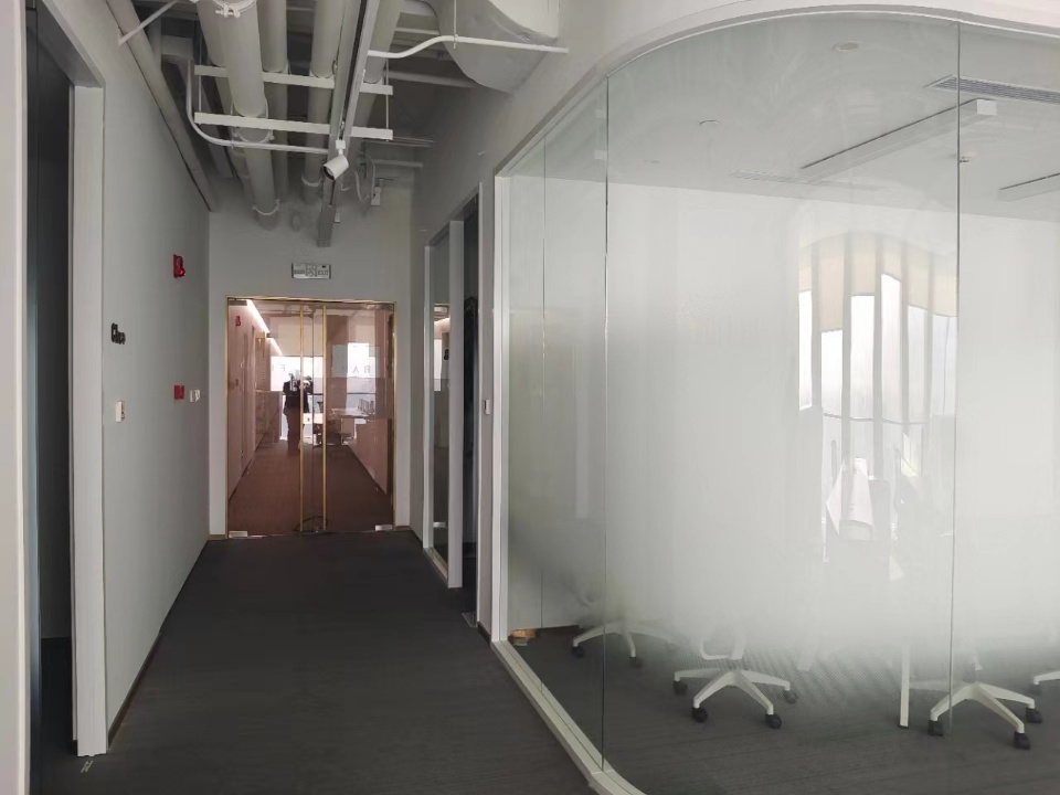 9-22051021203YP.jpg 长宁古北SOHO500平精装修带家具拎包入住(图7)