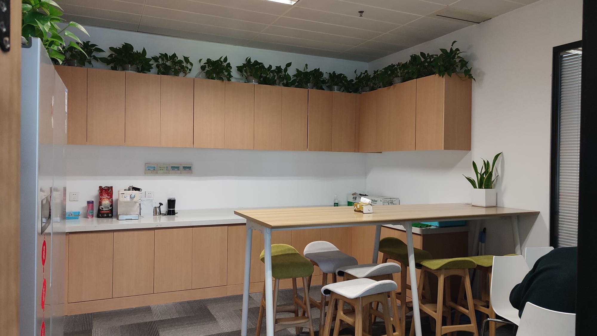 新梅华东大酒店 火车站 商圈 写字楼办公出租 高性价比 分体空调 带上下水 精装带家具 200平出租(图5)