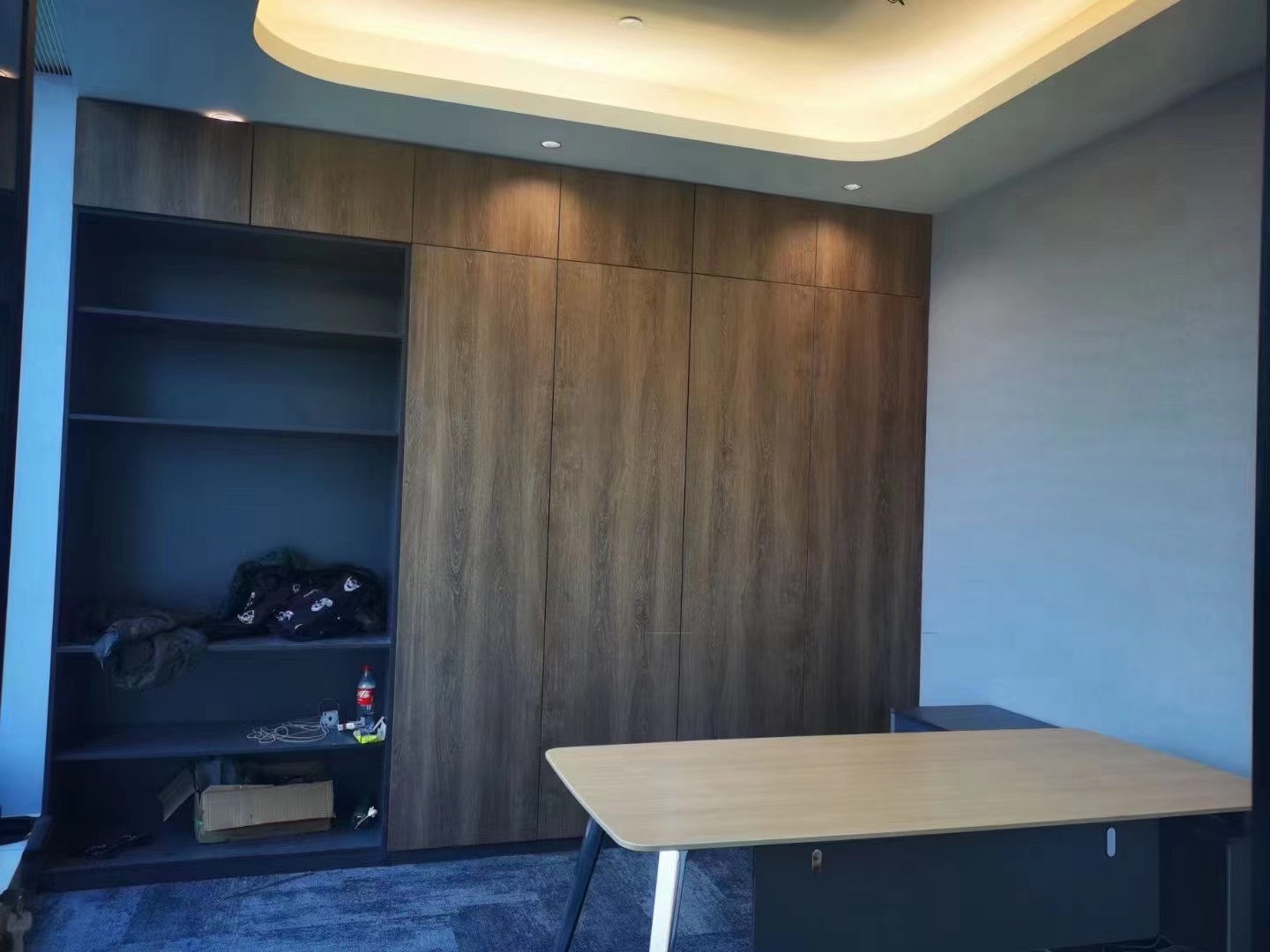 陆家嘴中融碧玉蓝天大厦280平精装修带家具看江景(图1)