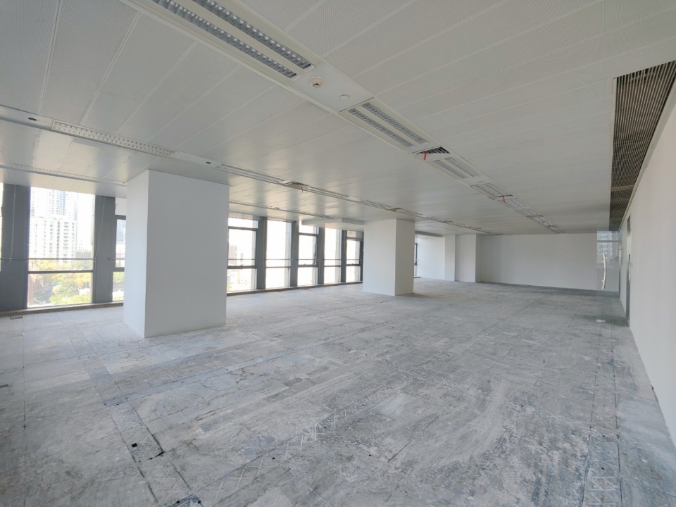 9-220512223611136.jpg 徐家汇中金国际广场240平现房出租地铁上盖(图1)