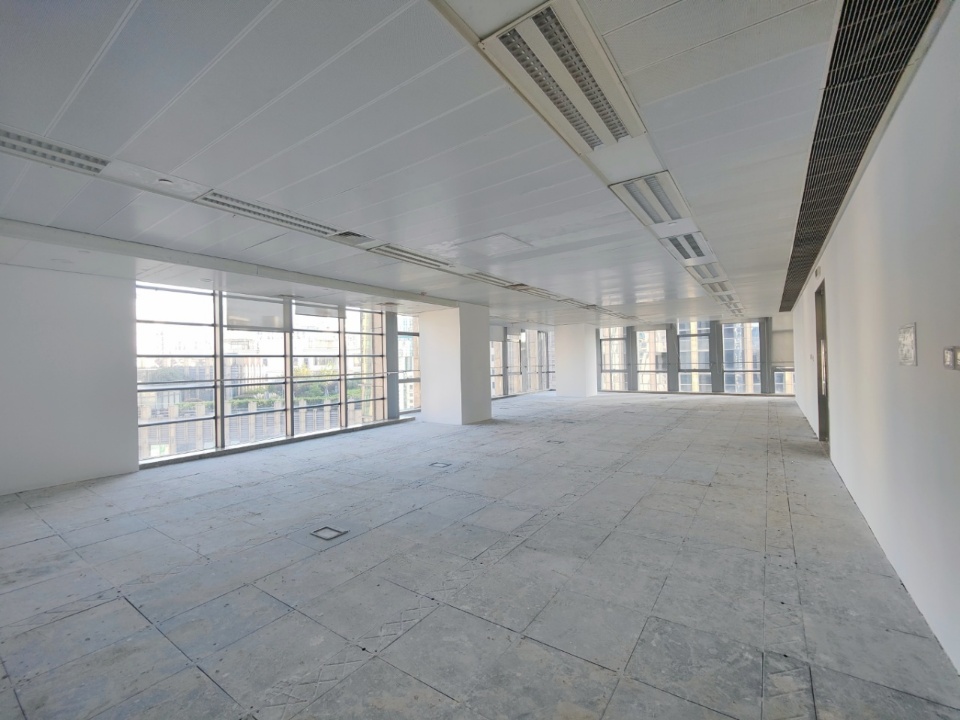 9-220512223611945.jpg 徐家汇中金国际广场240平现房出租地铁上盖(图2)