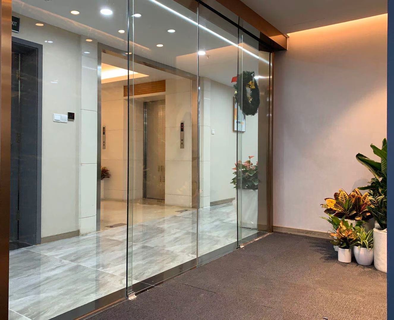 7-22051310395a31.jpg 源达大厦长寿路地铁站附近写字楼办公出租 中央空调精装修带家具 疫情期间价格好谈 可定制装修500平现房出租(图3)