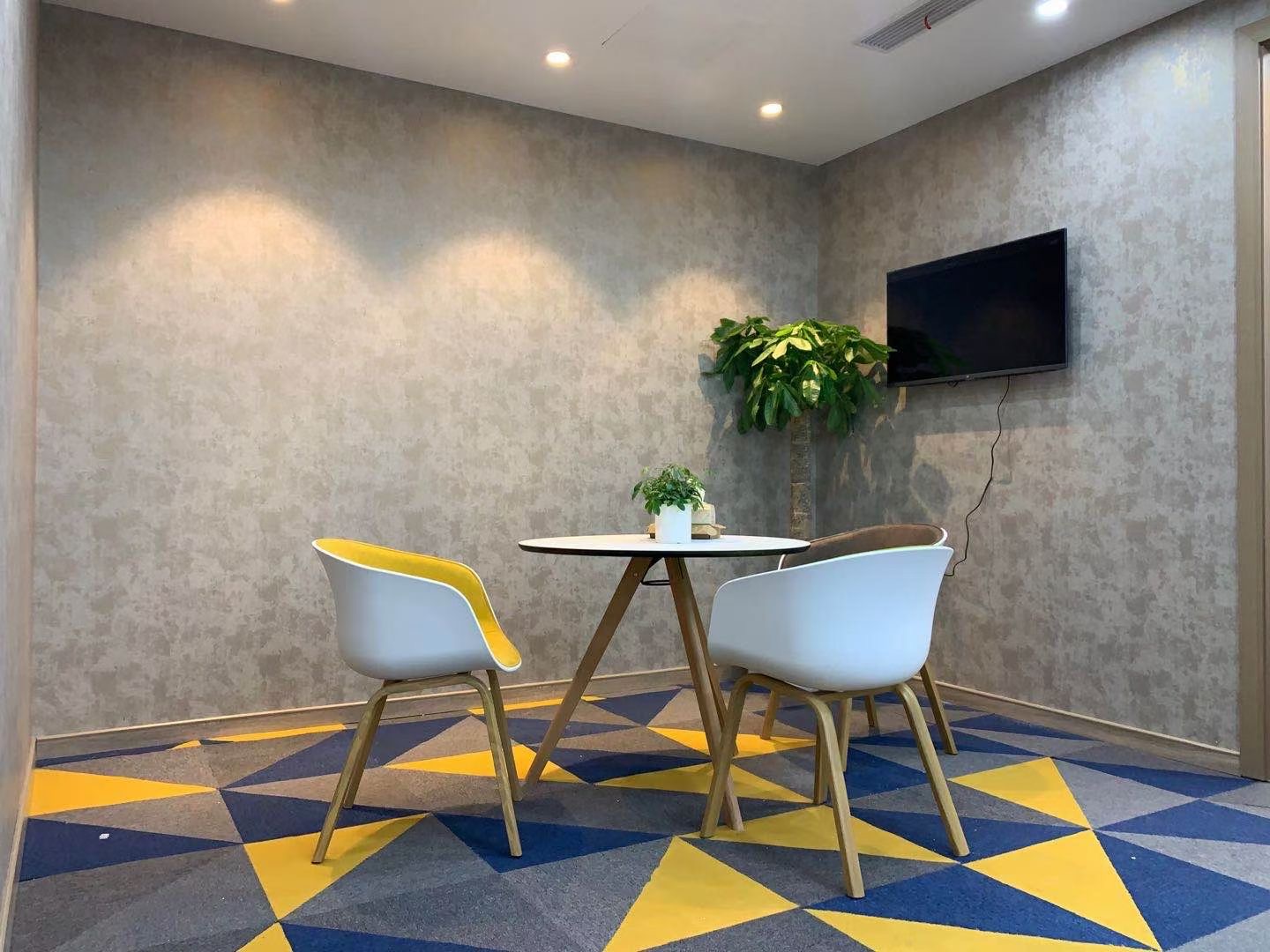 7-22051310400HV.jpg 源达大厦长寿路地铁站附近写字楼办公出租 中央空调精装修带家具 疫情期间价格好谈 可定制装修500平现房出租(图8)