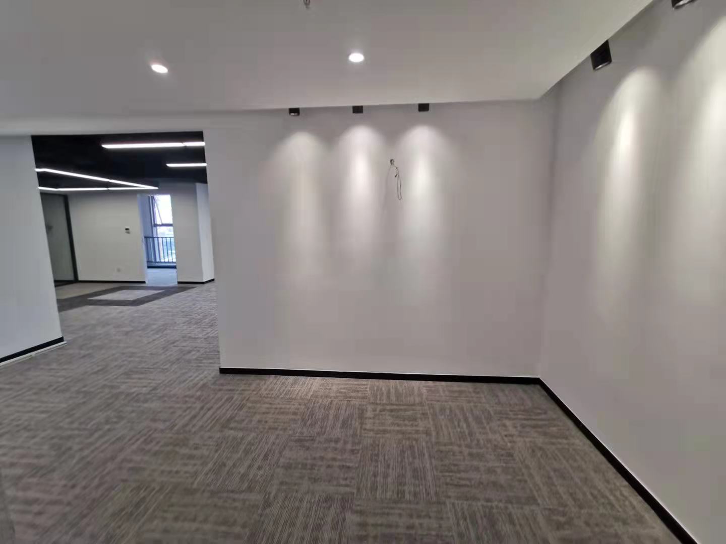 七莘路 七莘创业园 200平精装修带隔断 独立空调 疫情特惠(图2)