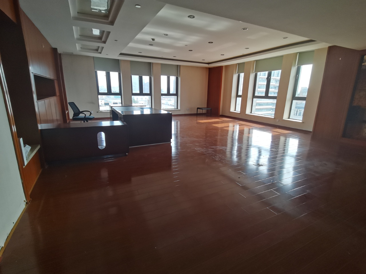 静安东方环球企业中心300平带装修带上下水现房出租(图3)