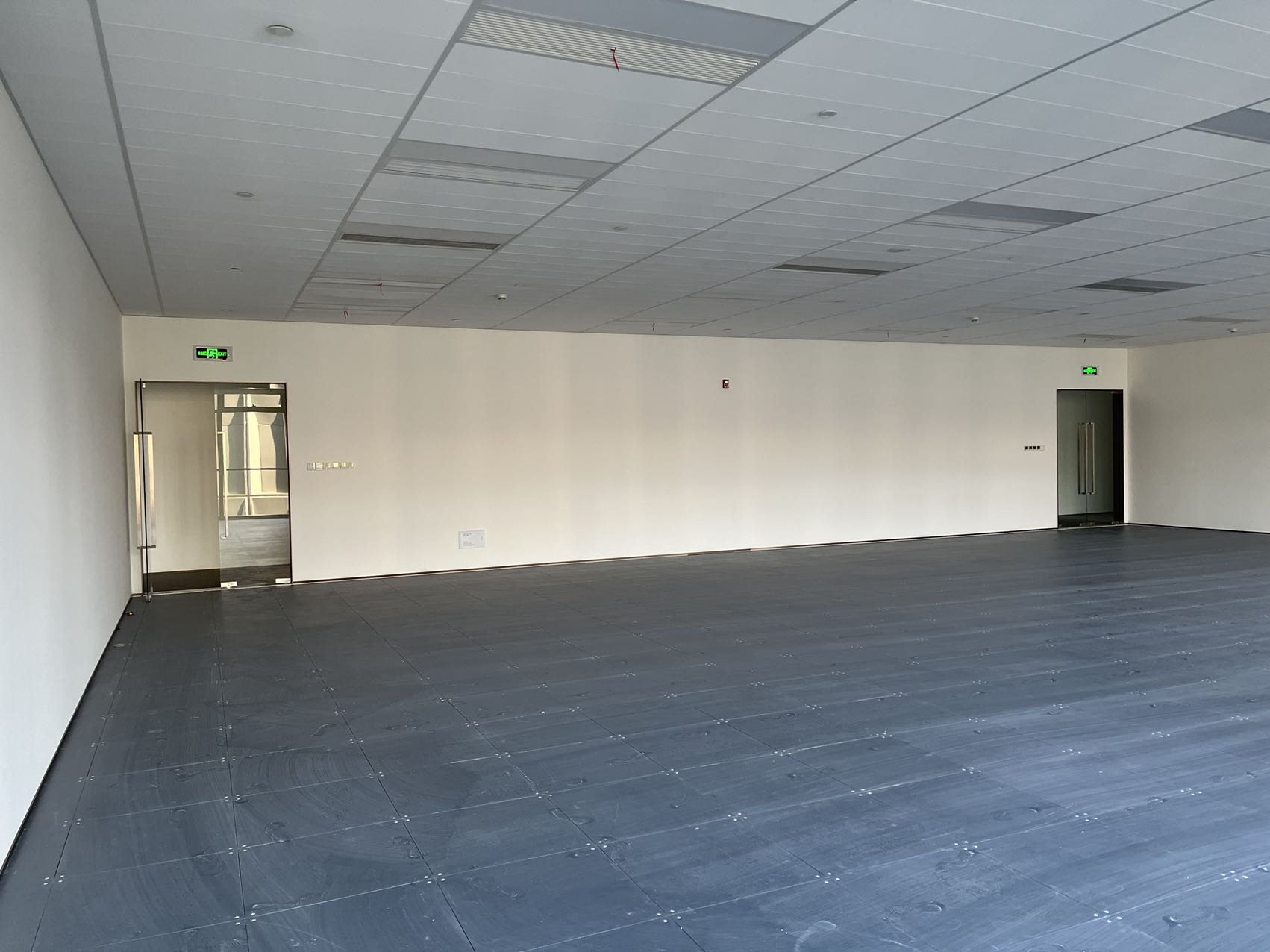 7-22051G4023X50.jpg 真如中心板块 星光耀广场高尚领域写字楼出租 配套酒店商场 新楼盘价格好谈 超长免租期 正对电梯厅双面采光 精装修现房800平1000平整层出租可分割(图6)