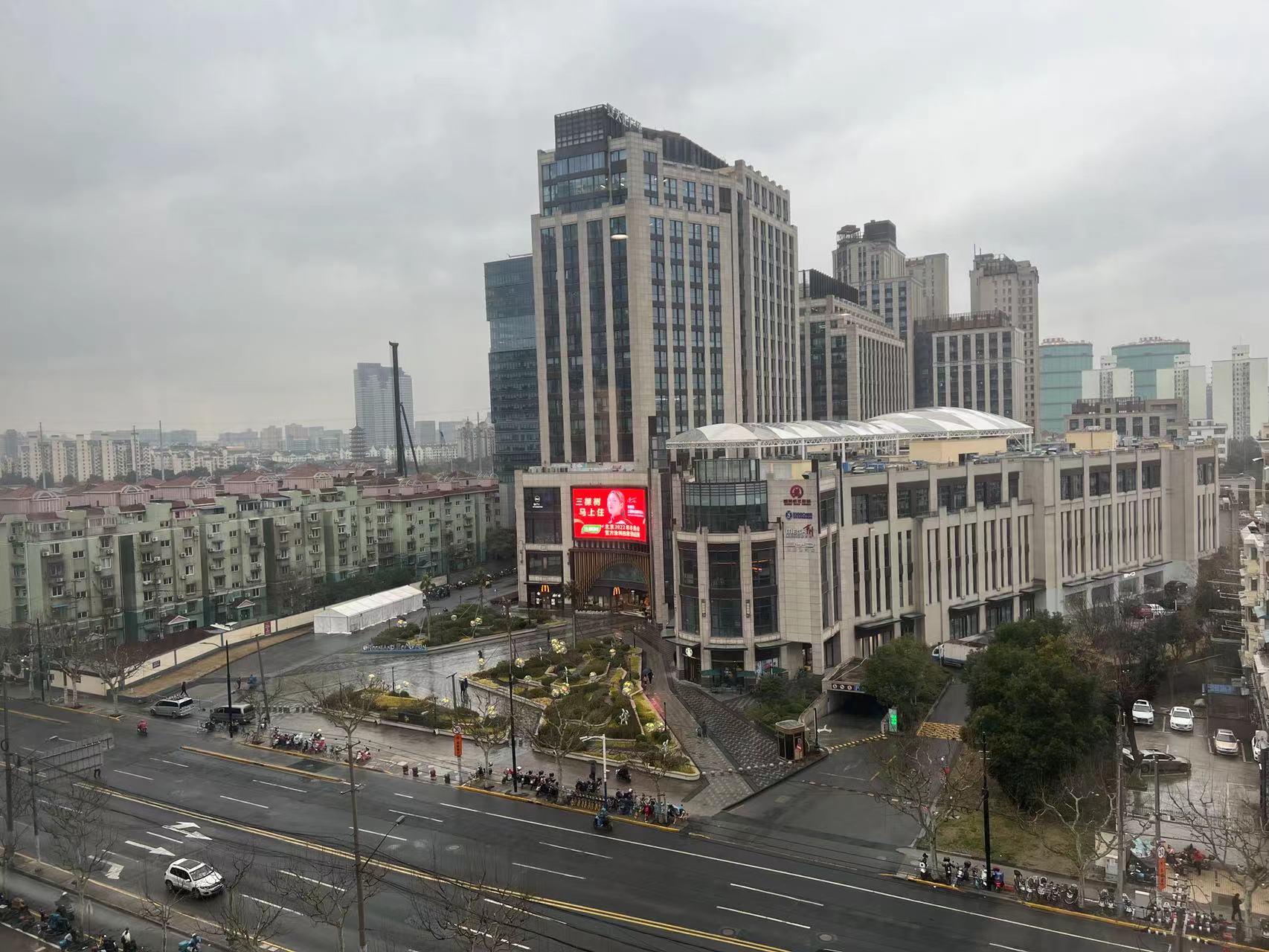 真如中心板块 星光耀广场高尚领域写字楼出租 配套酒店商场 新楼盘价格好谈 超长免租期 可定制装修 300平出租现房 双面采光(图4)