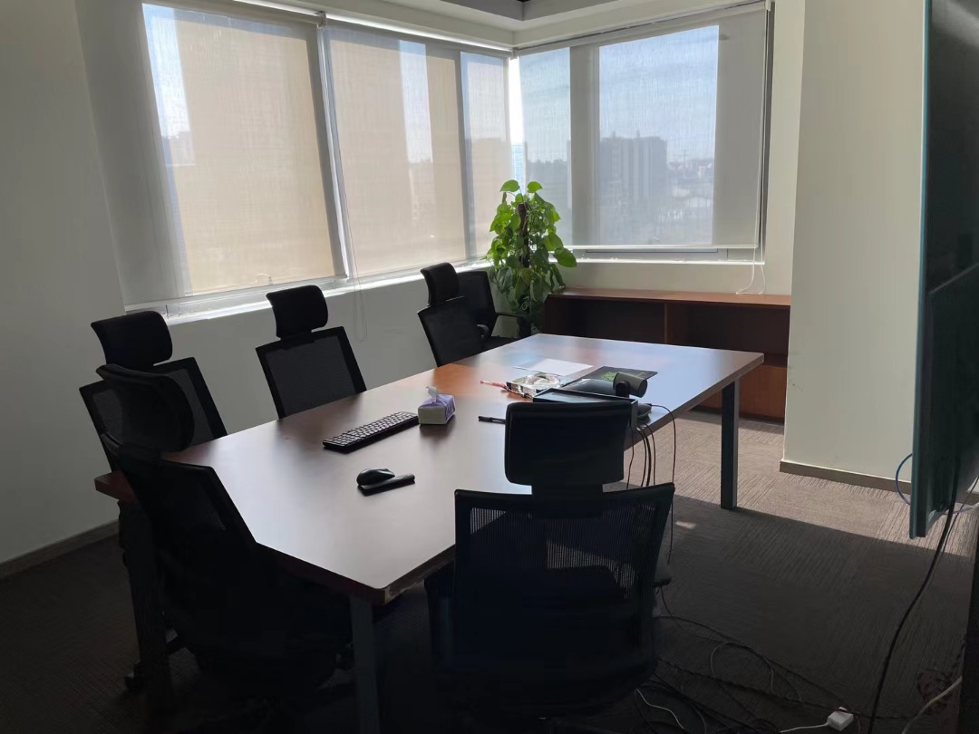 闵行万象城紫藤路地铁上盖 写字楼办公出租 精装带家具 拎包入住300平出租现房 疫情期间 价格好谈(图5)